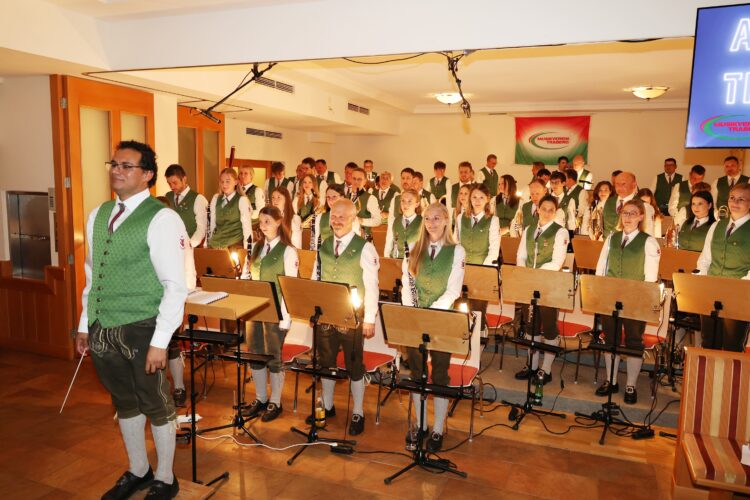 Filmmusikkonzert mit Kapellmeisterwechsel