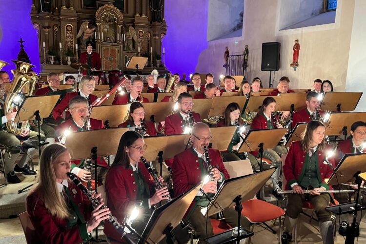 Stimmungsvolles Kirchenkonzert des Musikvereins Traberg